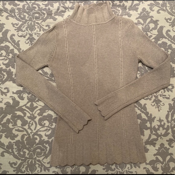 Small scalloped edge mock turtleneck sweater - Picture 2 of 3